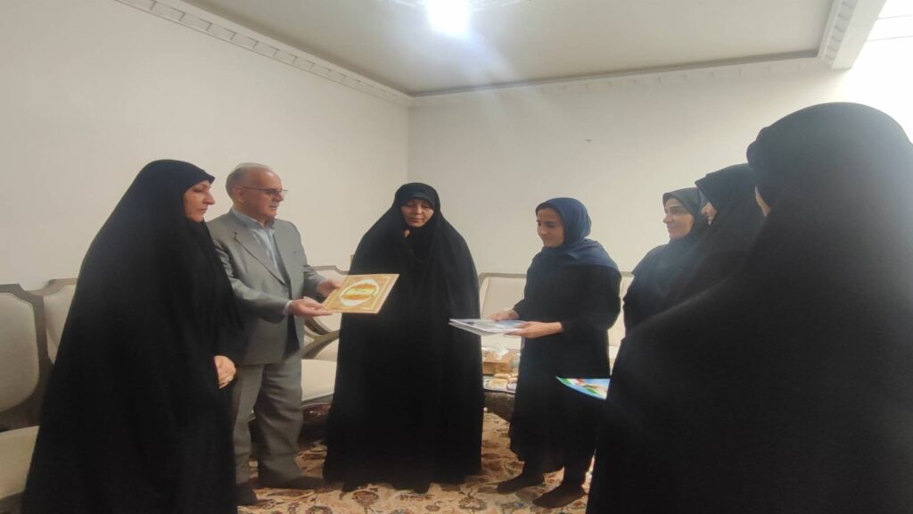 روایت بانوی صبوری که همسر و دختر شهید است / تجلیل مدیرکل امور بانوان استانداری از پرستار فداکار ارومیه‌ای در پیشواز روز پرستار