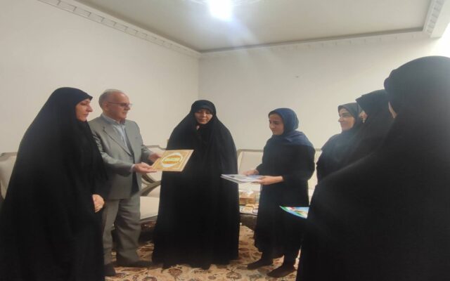 روایت بانوی صبوری که همسر و دختر شهید است / تجلیل مدیرکل امور بانوان استانداری از پرستار فداکار ارومیه‌ای در پیشواز روز پرستار
