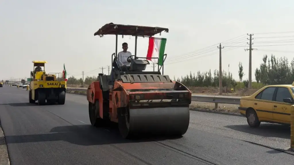 بهسازی ۱۴ کیلومتر از مقطع عصمتآباد تا میدان امام رضا (ع) در پاسخ به مطالبات مردمی آغاز شد