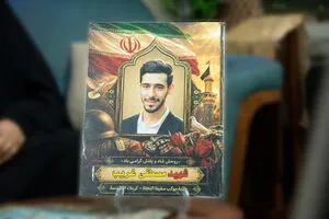 پیامکی که دل مادر شهید را لرزاند! / مصطفی به مادرش: عزیز پسرت را حلال کن