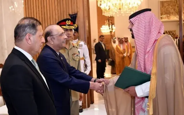 سفیر جدید عربستان استوارنامه خود را تقدیم رئیس‌جمهور پاکستان کرد