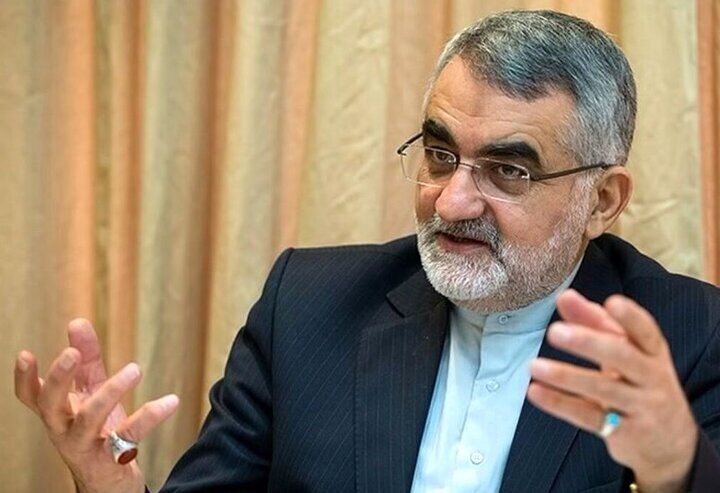 واکنش بروجردی به مداخله هستهای آمریکا؛ ایران بمب اتم نمیخواهد، اما غنیسازی را متوقف نمیکند