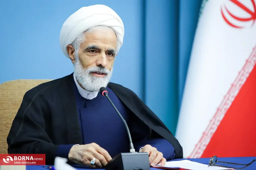 معاون حقوقی رئیسجمهور: تقوا در عرصه تولید و کارآفرینی، با درستکاری و مسئولیتپذیری معنا مییابد/ باید شاکر باشیم که رئیس جمهور به نهج البلاغه استناد می کند