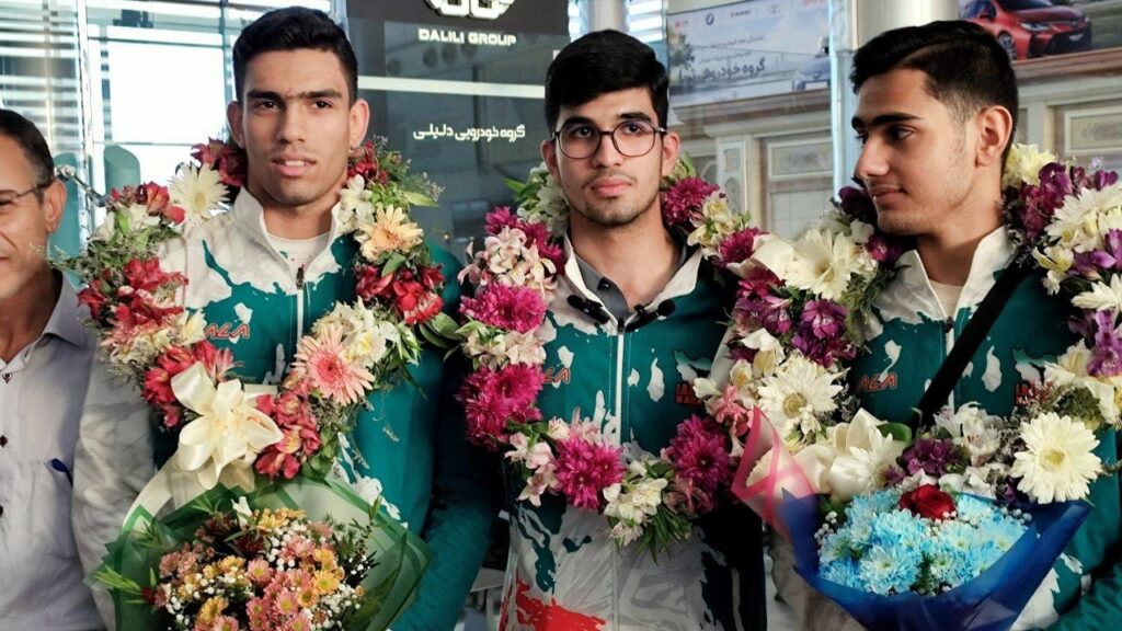 بازگشت ۳ ورزشکار کرمانی با خط قرمزی به نام شرافت + فیلم و عکس
