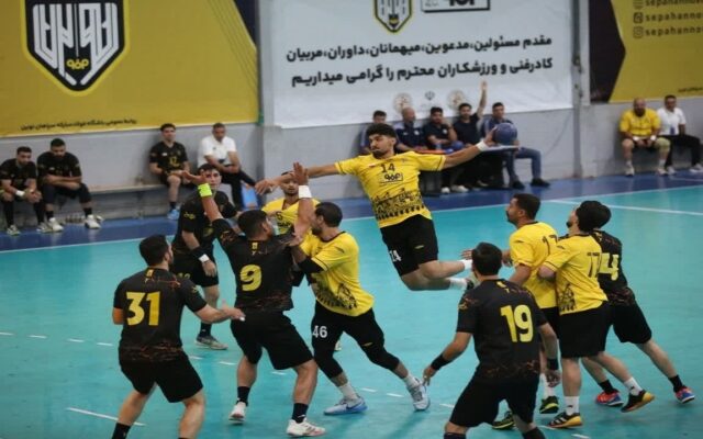 مدعیان قهرمانی با پیروزی فصل جدید را آغاز کردند