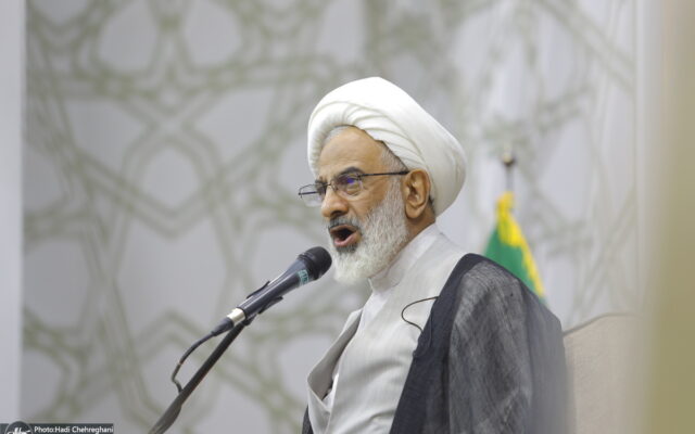 نماینده ولی‌فقیه در سپاه: هدف دشمن تغییر هویت ملت ایران است / جنگ شناختی و رسانه‌ای از مهم‌ترین عرصه‌های تقابل است / روحانیت شیعه و اهل‌سنت در خط مقدم تبیین و دفاع از دین باشند