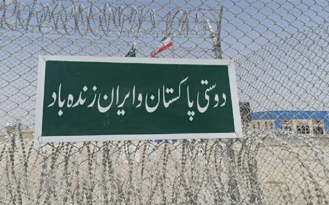 اختلال در آخرین روزنه‌های تجاری ایران | آیا پاکستان در مسیر کاهش مبادلات زمینی با ایران گام برداشته است؟ | محدودیت بانکی در مسیر تجارت زمینی