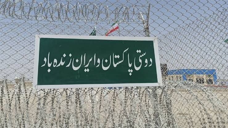 اختلال در آخرین روزنه‌های تجاری ایران | آیا پاکستان در مسیر کاهش مبادلات زمینی با ایران گام برداشته است؟ | محدودیت بانکی در مسیر تجارت زمینی