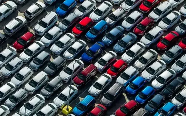 بازار خودرو در تلاطم؛ جهش نجومی قیمت‌ها در میان بحران تولید و کمبود عرضه