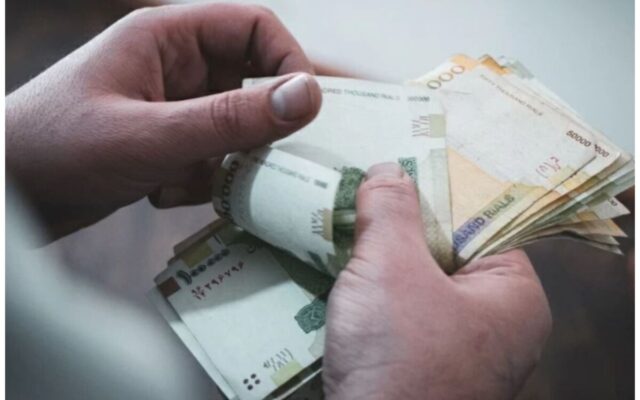 نامهنگاری نمایندگان کارگران برای افزایش دستمزد/ جلسه فوقالعاده شورای عالی کار تشکیل میشود؟
