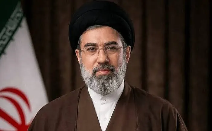 تاریخ انقلاب مملوّ از صحنههای حضور زینبی بانوان و دختران ایران است