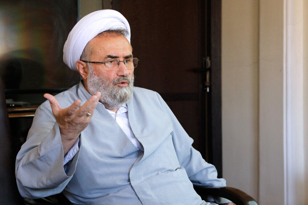 خاطرات هاشمی ۱ آبان ۱۳۸۲: آقای مسیح مهاجری به‌شدت به توقف غنی‌سازی معترض است