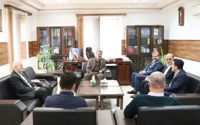 رئیس کل دادگستری استان گیلان با همکاران نابینای شاغل در دادگستری استان دیدار کرد