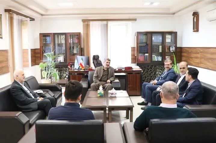 رئیس کل دادگستری استان گیلان با همکاران نابینای شاغل در دادگستری استان دیدار کرد