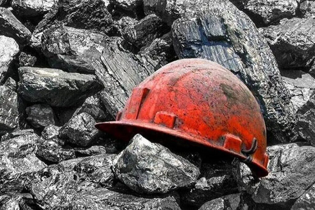 جانباختن یک کارگر در پی ریزش معدن در اردکان یزد