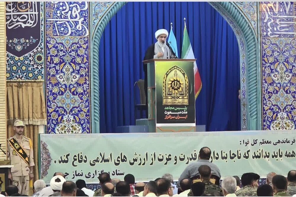 امام جمعه بوشهر: مسئولان در برابر تهاجم فرهنگی مسئولیت دارند