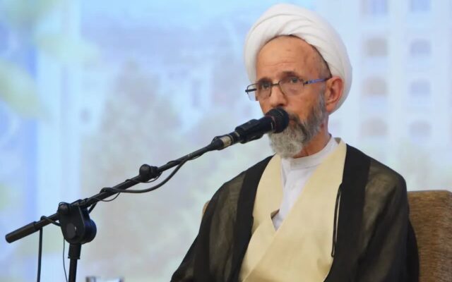 رئیس موسسه امام خمینی: برخی حل مشکلات را صرفا در مذاکره جستجو میکنند/ خدا به ملت ایران لطف کرد و رهبری را نصیب کرد که خلف صالح رهبر شهید است