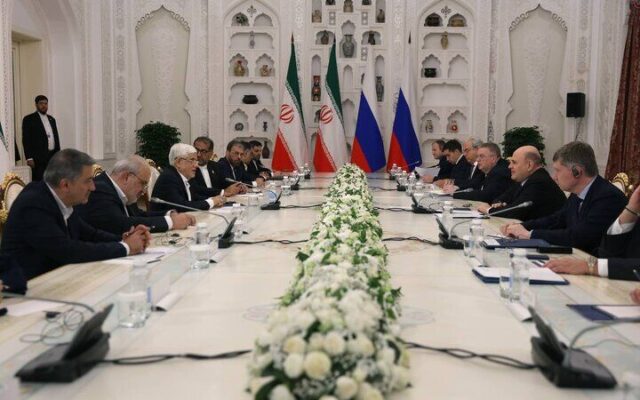 عارف در دیدار با نخست‌وزیر روسیه: تردد امن کشتی‌های کشورهای دوست امکان‌پذیر است