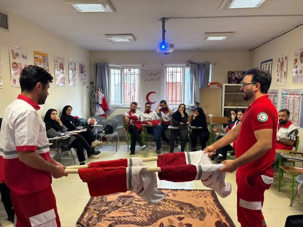 ارتقای تابآوری تیم های بهداشت و درمان هلال احمر در اردوی شرایط سخت در آوج