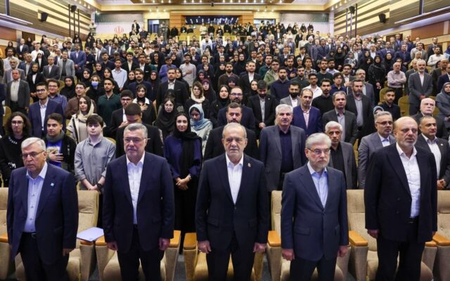 پزشکیان در مراسم آغاز سال تحصیلی دانشگاه‌ها/ رئیس جمهور به کدام دانشگاه رفت؟+ تصاویر