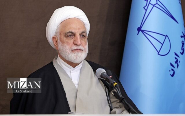 اژه‌ای: این خشک مغزان جنایتکار و شیطان‌صفت می‌دانند که ملت ما واهمه‌ای از ترور و جنگ ندارد/ نه عقب‌نشینی می‌کنیم و نه ترس بر خود راه می‌دهیم