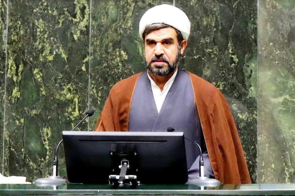 از عمل نکردن بانکها به تکالیف قانونی شان انتقاد کرد