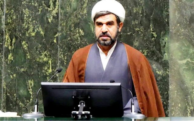 از عمل نکردن بانکها به تکالیف قانونی شان انتقاد کرد