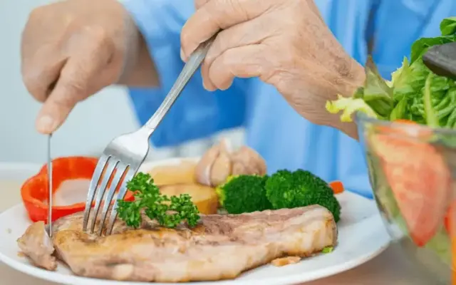 نقش گوشت در رسیدن به ۱۰۰ سالگی