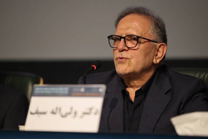 انتقاد سیف از طرح مجلس: اقتصاد مقاومتی با دستور محقق نمیشود | فاصله قیمت دستوری با واقعیت اقتصاد، به شکل رانت و کمبود ظاهر میشود | هیچ سیاست حمایتی، مستقل از محدودیت بودجه نیست
