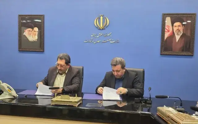 تأکید رئیس سازمان ثبت اسناد و املاک کشور بر ممنوعیت انتفاع اشخاص ثالث از کارت‌های بازرگانی