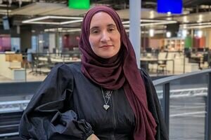 دفاع شاعر مسلمان از شعر غزه
