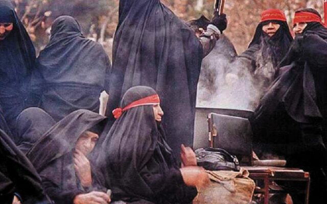 ۴ ماه در انفرادی بغداد؛ روایت زنی که قرآن را همدم روز‌های اسارت کرد/ آخرین نماز را کنار هم خواندیم