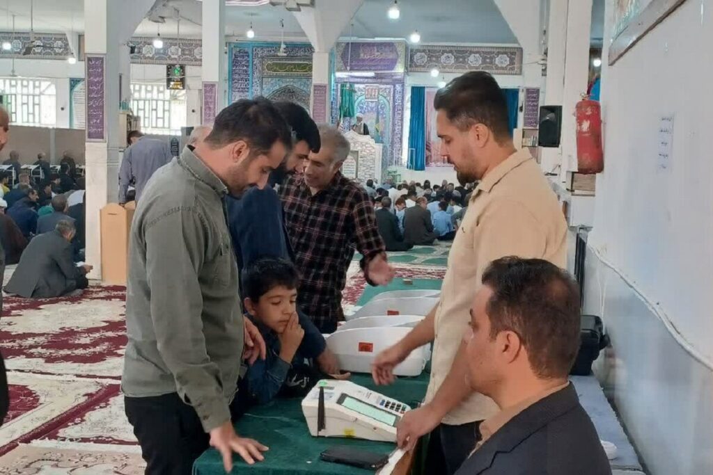 مانور آزمایشی رأی‌گیری الکترونیکی در مصلی امام سجاد(ع) الشتر برگزار شد