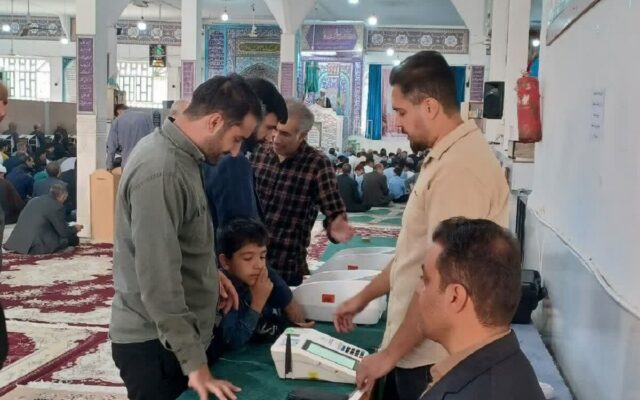 مانور آزمایشی رأیگیری الکترونیکی در مصلی امام سجاد(ع) الشتر برگزار شد