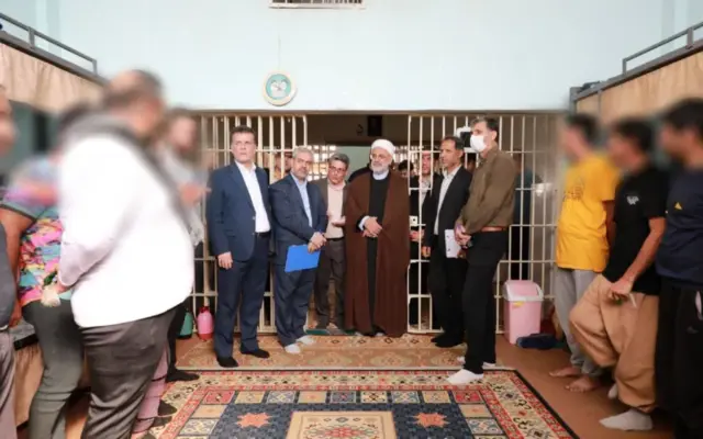 رهآورد بازدید مسئولان قضایی استان سمنان از زندان مرکزی؛ بهرهمندی ۴۹ زندانی از ارفاقات قانونی و ملاقات بیواسطه با ۳۵۰ مددجو