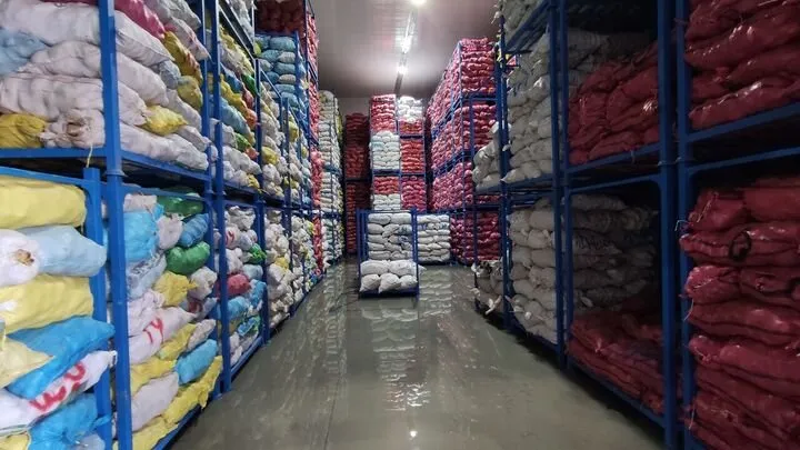 ذخایر کالاهای اساسی و درآمدهای ارزی کشور مطلوب است