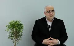 کدام فرد عاقلی در دو مقطع جنگ، فرمانده دیپلماسی کشور را استیضاح می‌کند؟