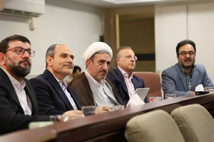 بازدید هیأت عالی دادسرای انتظامی قضات از اتاق پایش مرکز آمار و فناوری اطلاعات قوه قضائیه