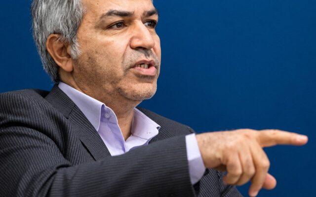تحدید نکنید؛ آیا مسئله اصلی کشور واقعاً چند ساز و چند صندلی در یک کافه است؟/ کافهها میدان نبرد نیستند، بلکه از آخرین پناهگاههای باقیمانده زندگی شهری هستند