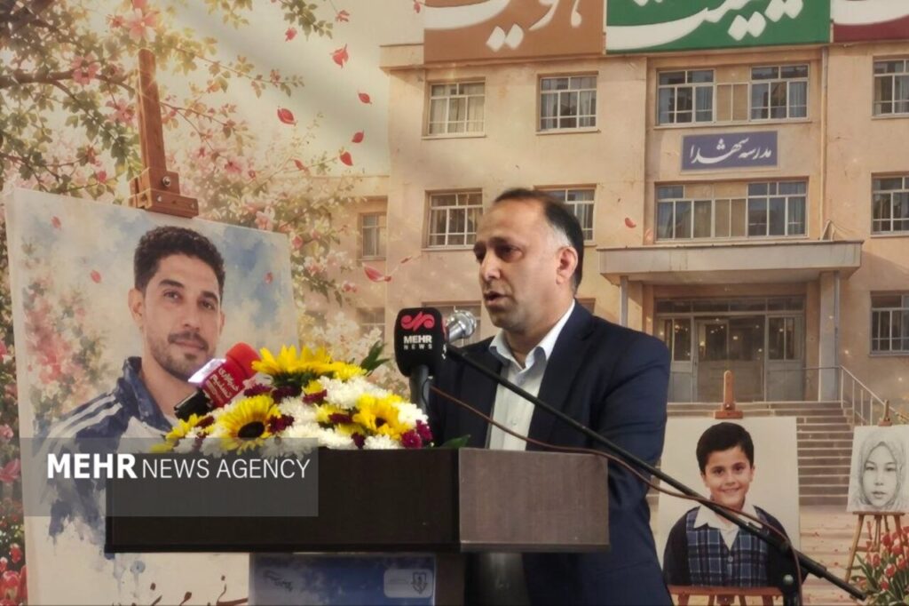 ۴ زمین چمن مصنوعی در مدارس ورامین به بهره‌برداری رسید