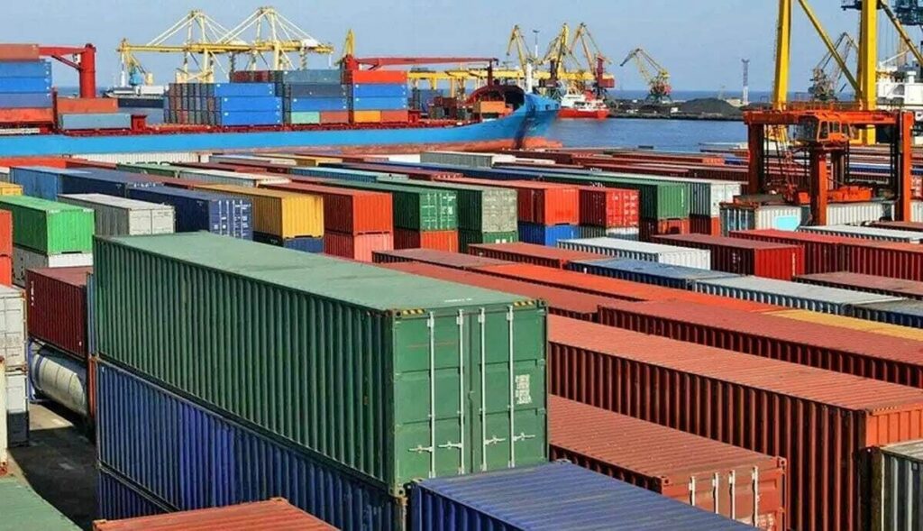 قراردادهای صادراتی زیر فشار جنگ | بلاتکلیفی تعهدات ارزی سالهای گذشته به چالشهای صادرکنندگان افزوده است | ضرورت حرکت به سمت قراردادهای انعطافپذیر
