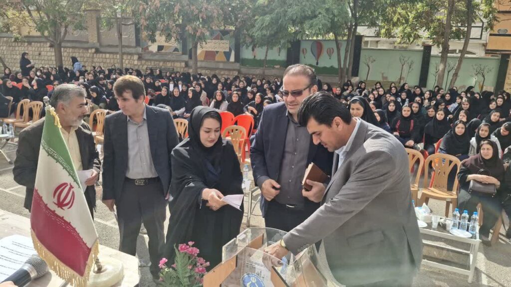 دانش‌آموزان مهابادی در جشن عاطفه‌ها، یاریگیر نیازمندان شدند