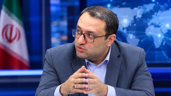 مشاور قالیباف: برای جنگ احتمالی، گزینههای زمینی و منطقهای متعددی داریم/ تماشاچی نیستیم/ تحرکات زمینی دشمن در شمال غرب و جنوب شرق کشور