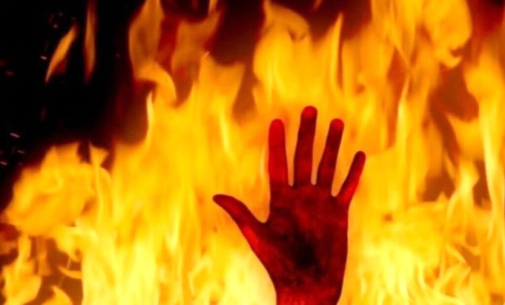 مرگ مرد ۷۰ ساله در آتش‌سوزی عمدی در نبرد جنوبی/ عامل آتش‌سوزی خودکشی کرد