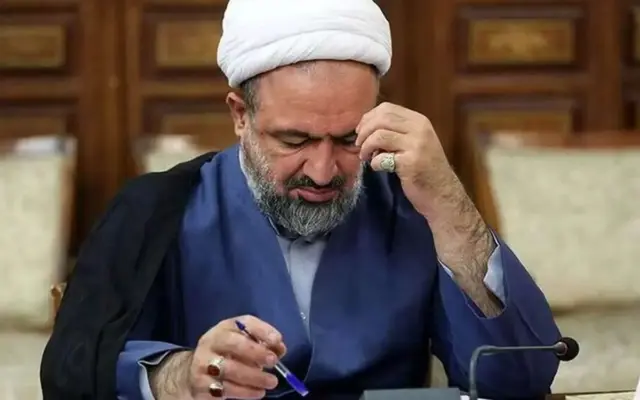 نماینده مجلس: رسایی می‌تواند از زندان با تبلت در جلسات مجلس شرکت کند!