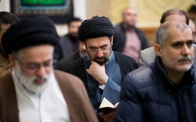 آیتالله سیدمجتبی خامنهای: پیمودن پلّههای ارتقاء در بارگاه الهی باید از خدا خواسته شود، کسی نمیتواند خودش این کار را بکند/ تاکید بر احسان به والدین