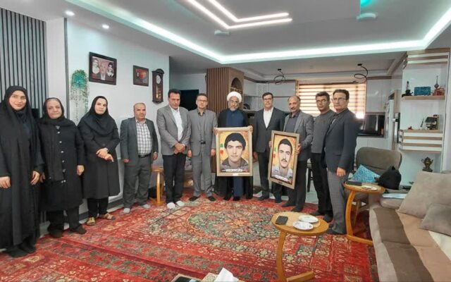 تجلیل دانشگاه آزاد اسلامی شهرکرد از خانواده شهدای والامقام کاظمی‌پور