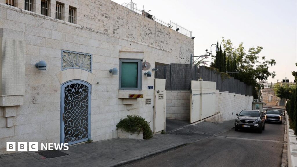 Most UK diplomats to leave East Jerusalem consulate as Miliband says 'mission' to remain