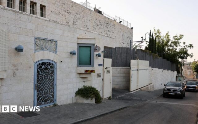 Most UK diplomats to leave East Jerusalem consulate as Miliband says 'mission' to remain
