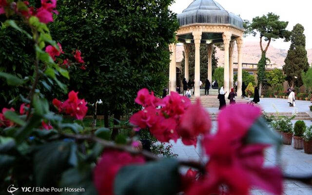 یادروز حافظ؛ از مراسم رسمی به سمت «جشن مردمی»